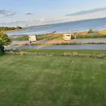 Pa Oslofjordens Storste Og Populaere Badestrand تُنسبارغ