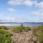 Pa Oslofjordens Storste Og Populaere Badestrand *