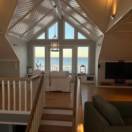 Pa Oslofjordens Storste Og Populaere Badestrand *