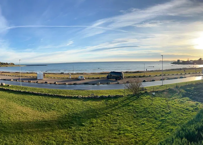 Pa Oslofjordens Storste Og Populaere Badestrand *