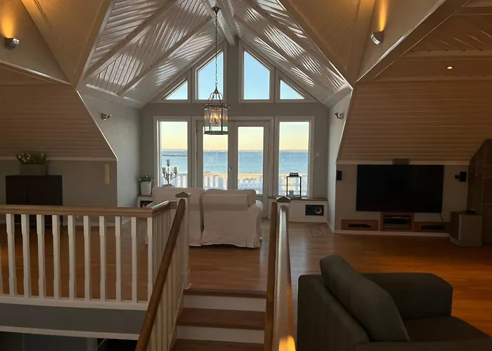 Pa Oslofjordens Storste Og Populaere Badestrand *