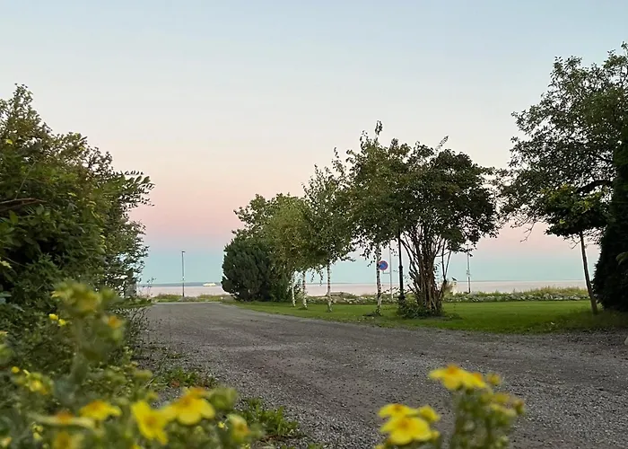 Pa Oslofjordens Storste Og Populaere Badestrand * Tønsberg