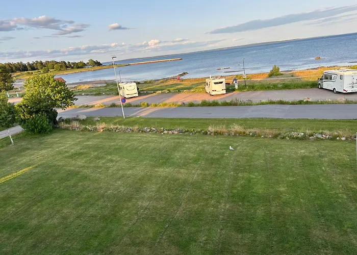 Pa Oslofjordens Storste Og Populaere Badestrand Tønsberg