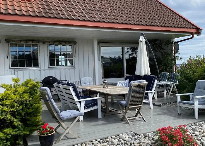 Pa Oslofjordens Storste Og Populaere Badestrand Tønsberg